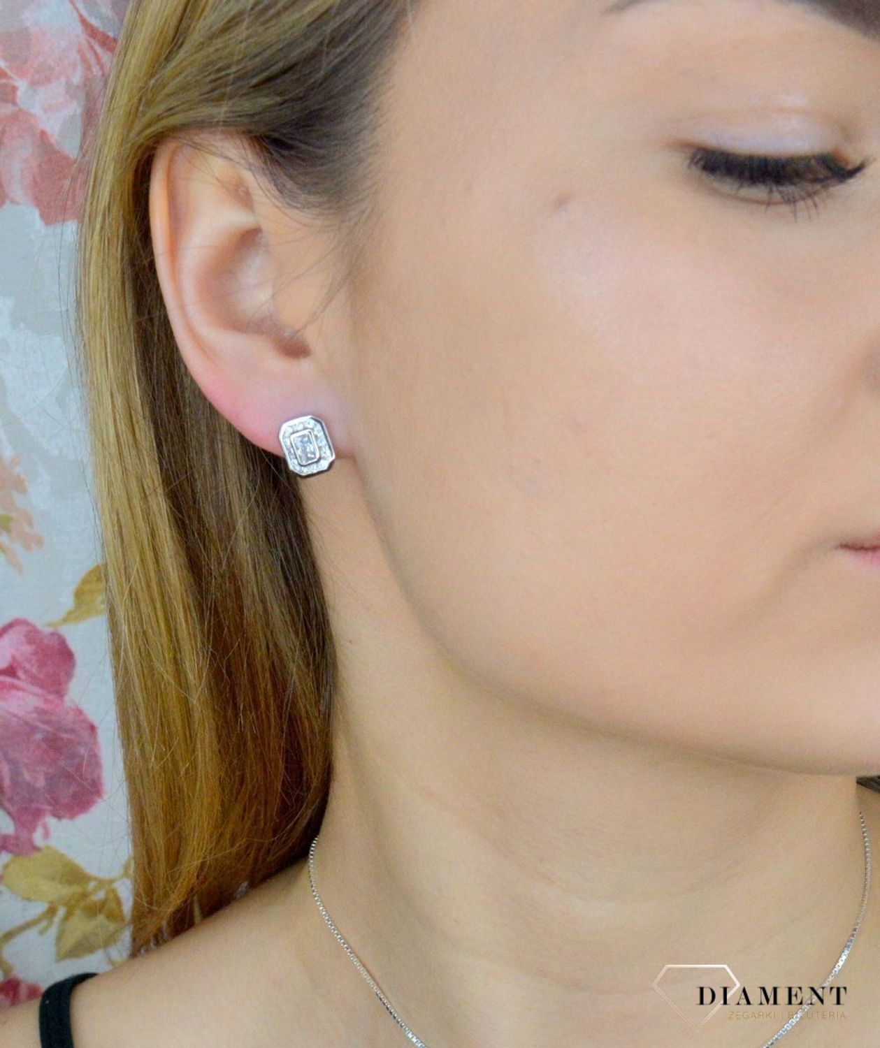 Kolczyki damskie  Prostokątne zwierciadło  K 2487 Srebrne kolczyki zapinane na ponadczasowe zapięcie typu sztyft, zostały wykonane z najwyższej jakości srebra próby 925. Idealny pomysł na prezent.jpg